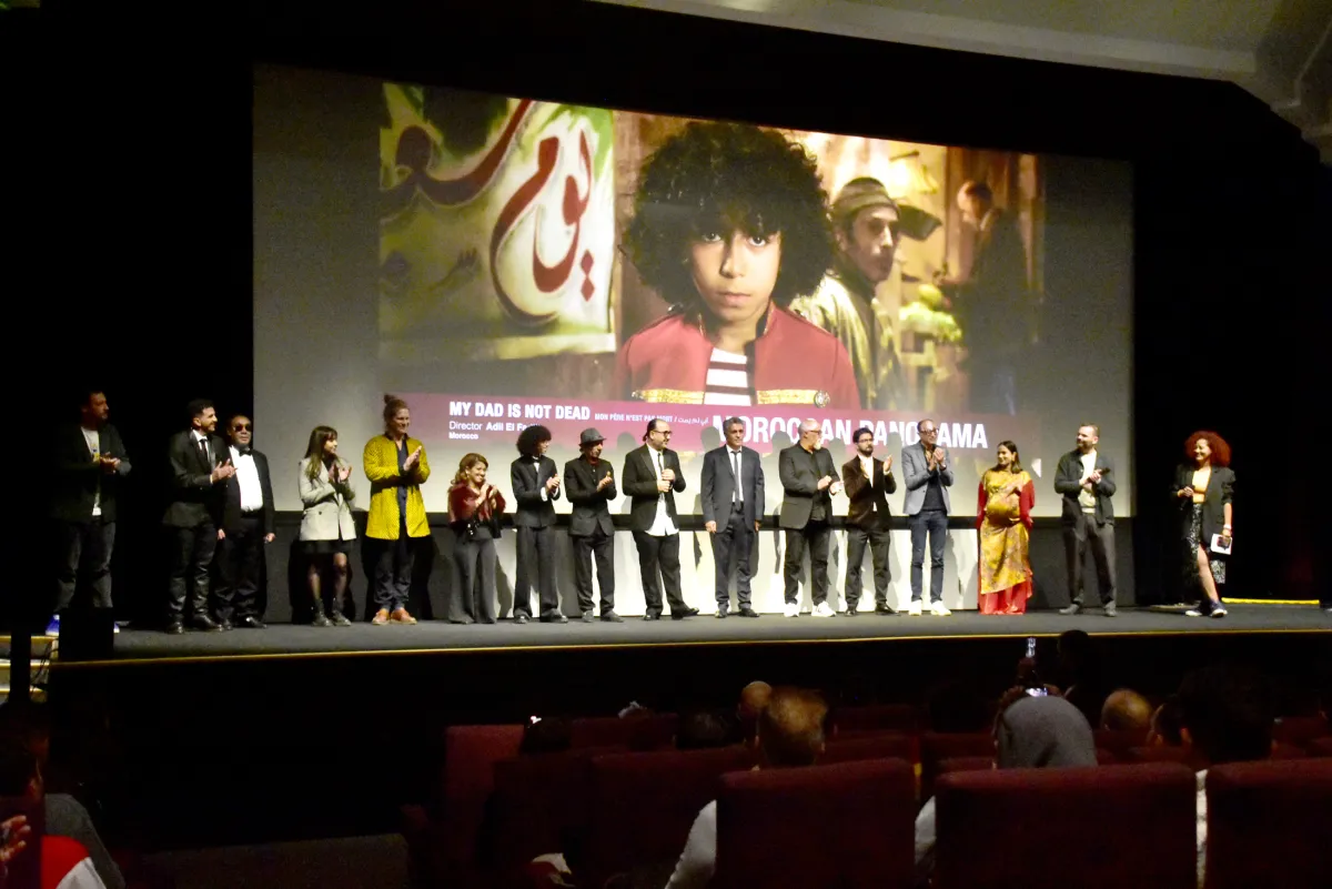 طاقم أبي لم يمت في قاعة العرض