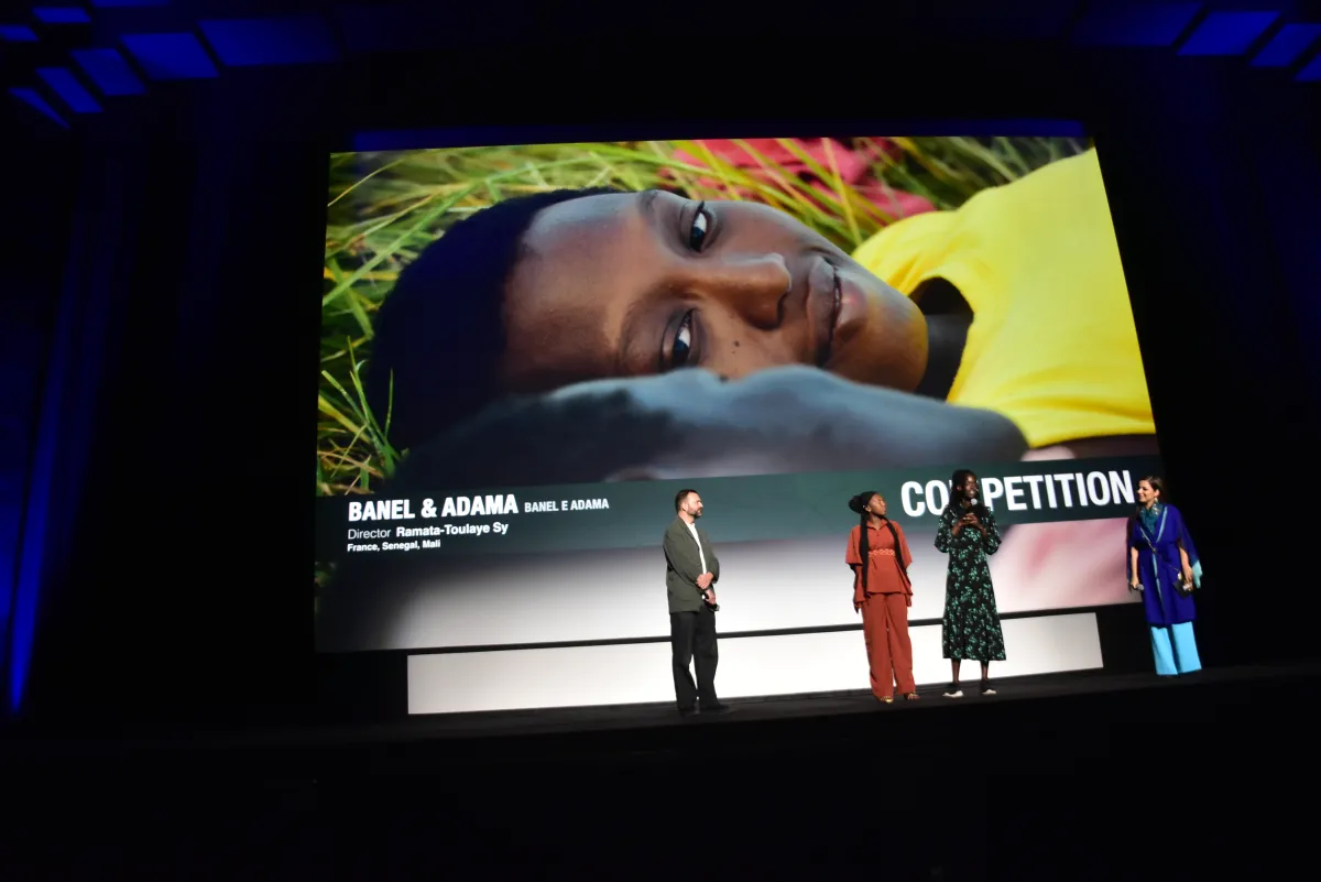 المخرجة تولاي سي أثناء تقديم فيلمها