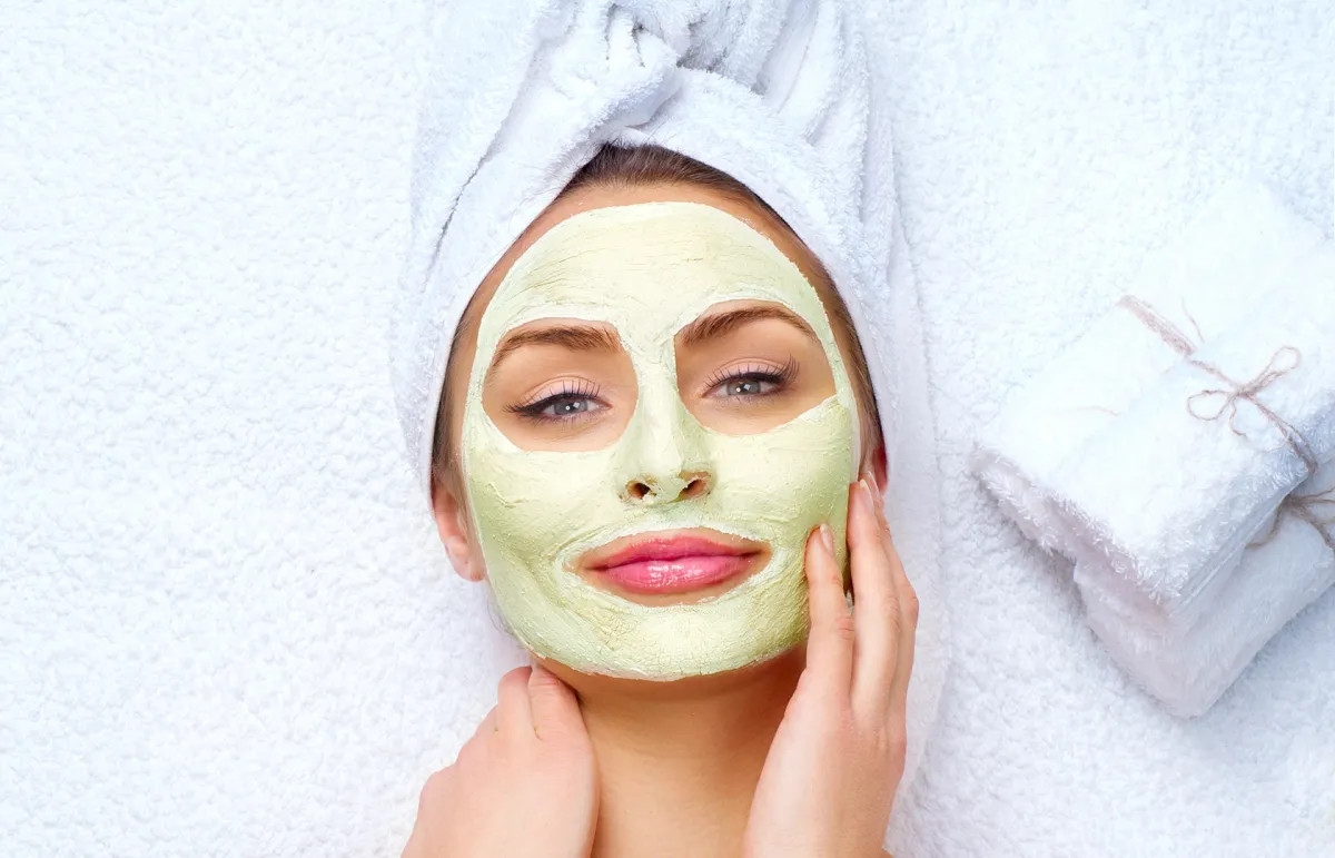 ماسك الشاي الأخضر والزبادي للوجه - الصورة من Shutterstock 