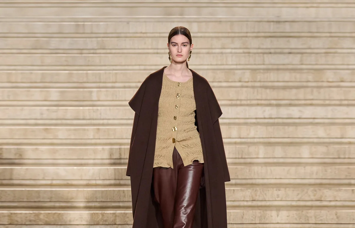 البنطلون الجلد للمحجبات من توفي «Tove» (الصورة من موقع Launchmetrics/Spotlight ©)تسمية