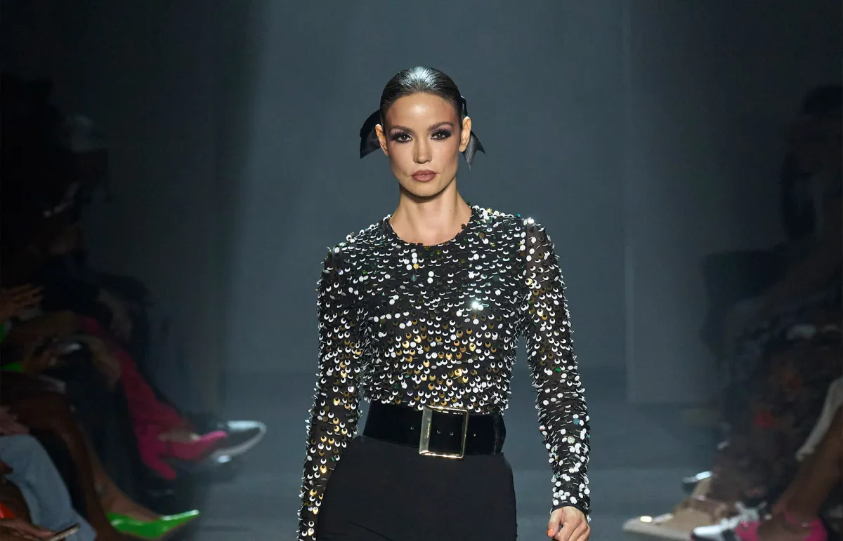 توب من ماركة Sergio Hudson - الصورة من Launchmetrics/Spotlight ©