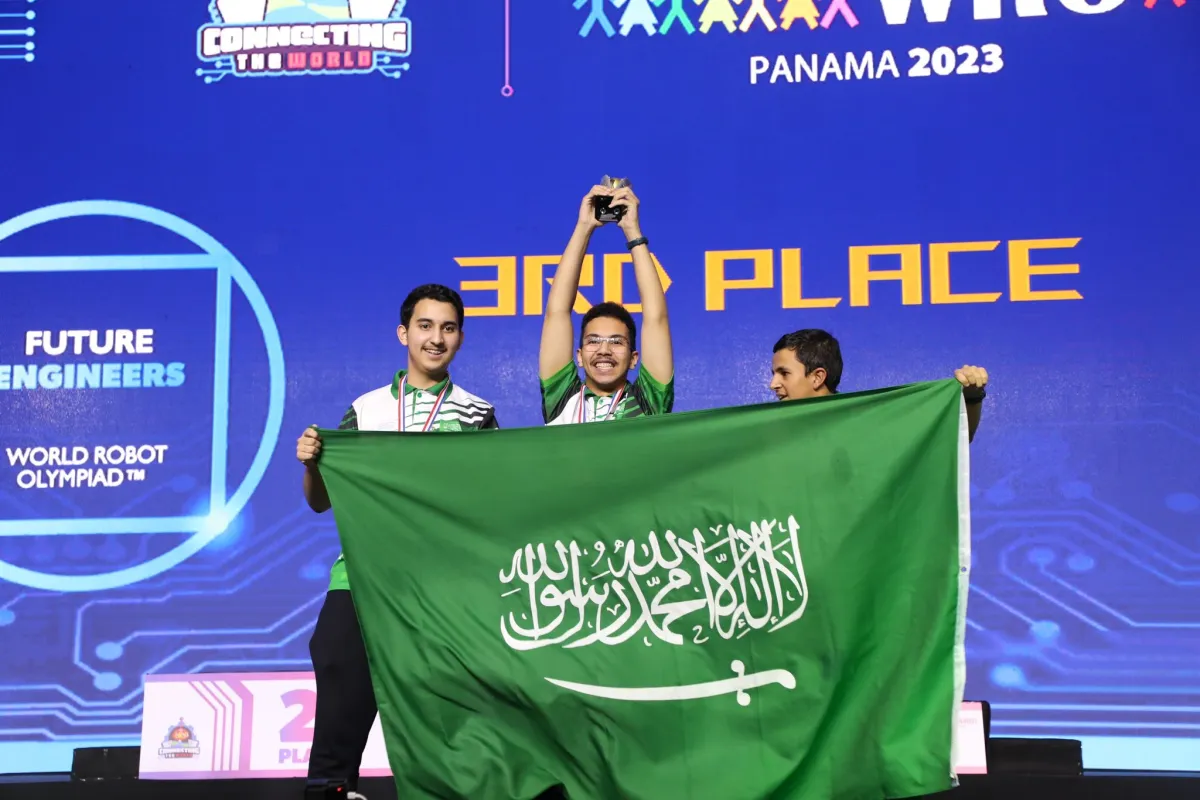 السعودية تحقق 3 مراكز متقدمة في نهائي الأولمبياد العالمي للروبوت - الصورة من حساب وزارة التعليم السعودية على إكس