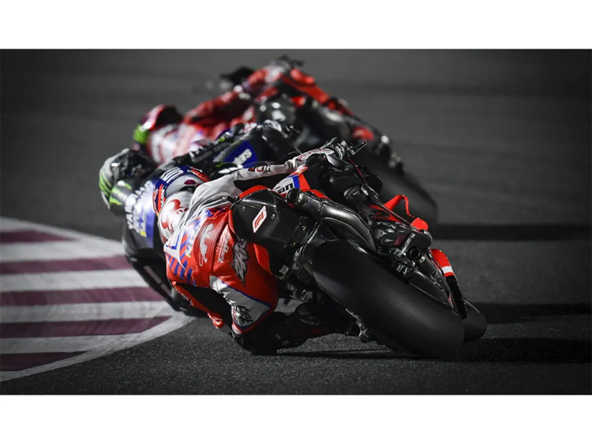 جائزة قطر للموتو جي بي على خط الانطلاق - الصورة من وكالة الأنباء القطرية