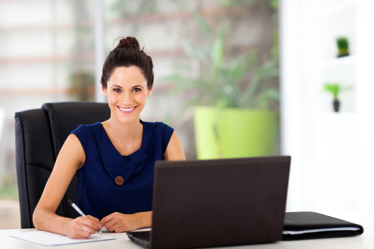 الفرق بين الموظف والعامل