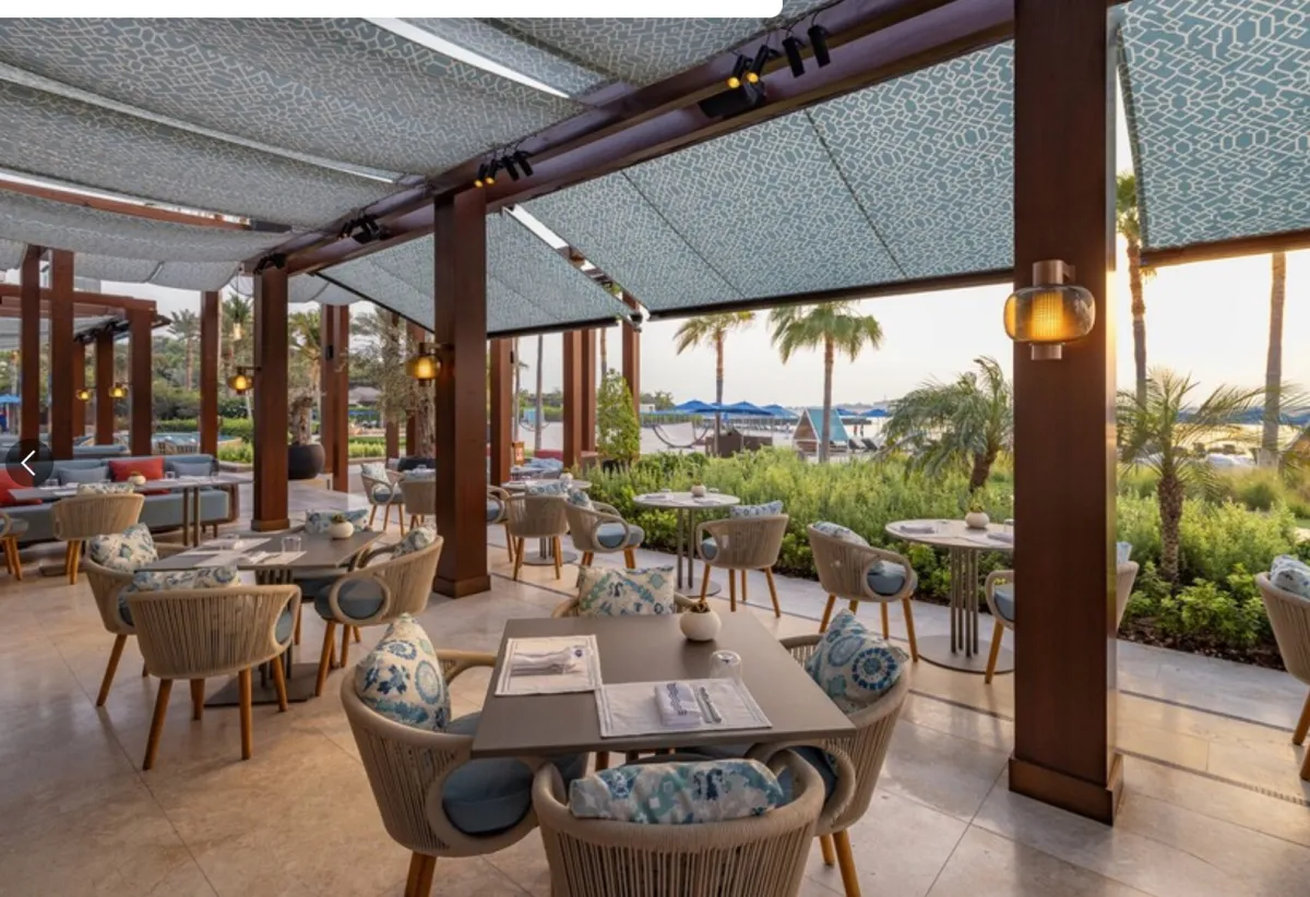 منتجع فورسيزونز دبي شاطئ جميرا يدعو زواره للاستمتاع بأشهى مأكولات مطعم سي فو 