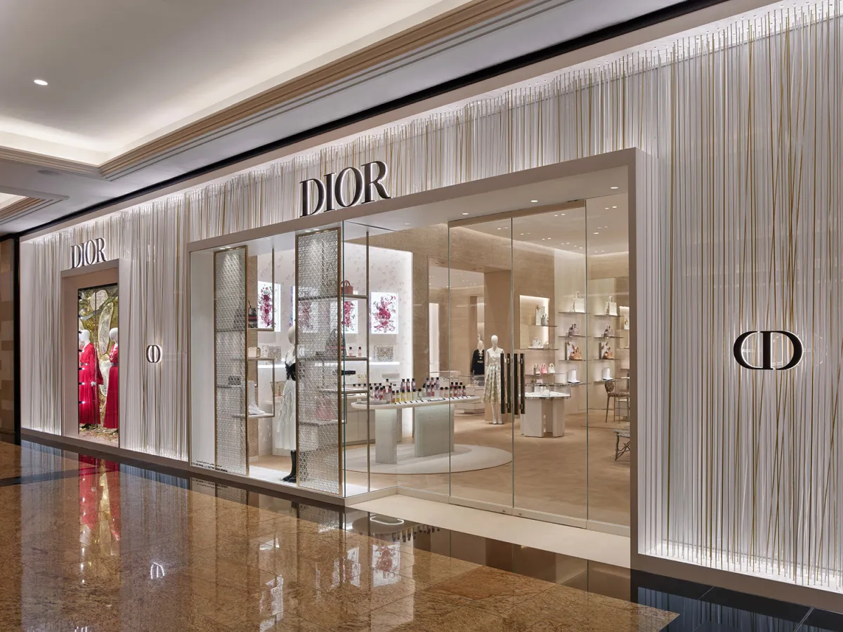 بوتيك ديور Dior في مول الإمارات بدبي