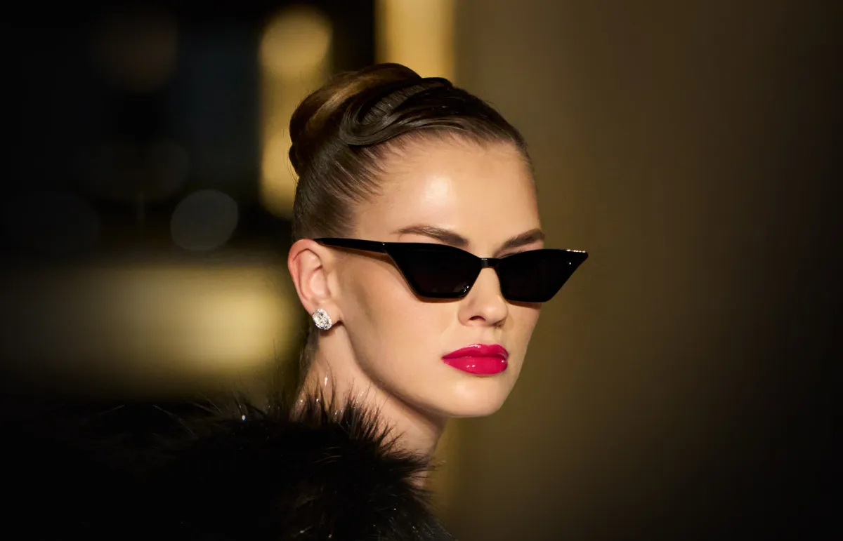  نظارة شمسية من ماركة Christian Siriano -الصورة من Launchmetrics/Spotlight © 