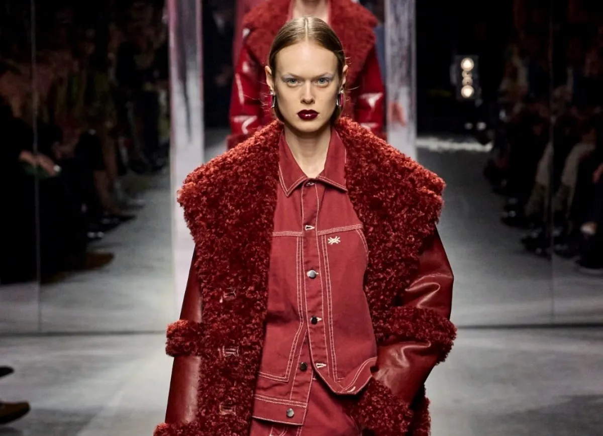 معطف باللون الأحمر من Benetton 