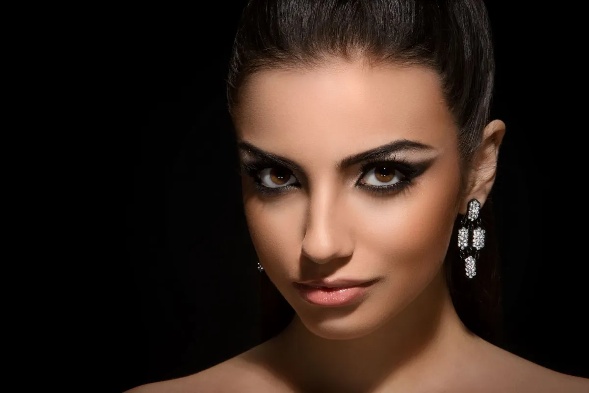 رسمات آيلاينر سوداء عريضة 