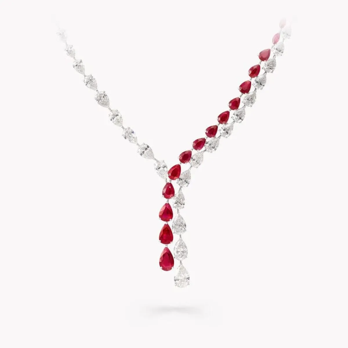 قلادة Pear Shape Ruby and Diamond Cross-over من غراف Graff 