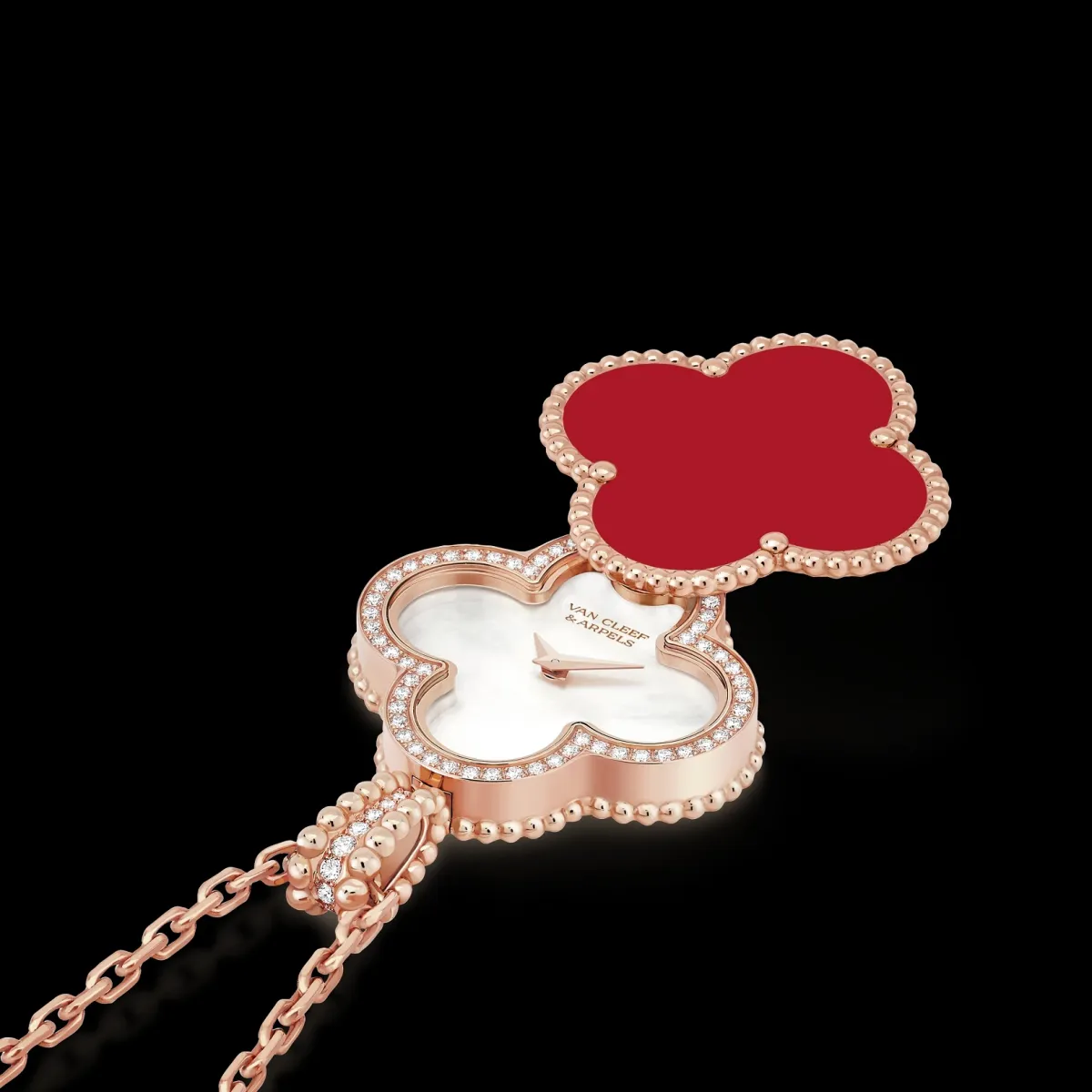 ساعة Alhambra Secret Pendant من فان كليف أند آربلز Van Cleef & Arpels