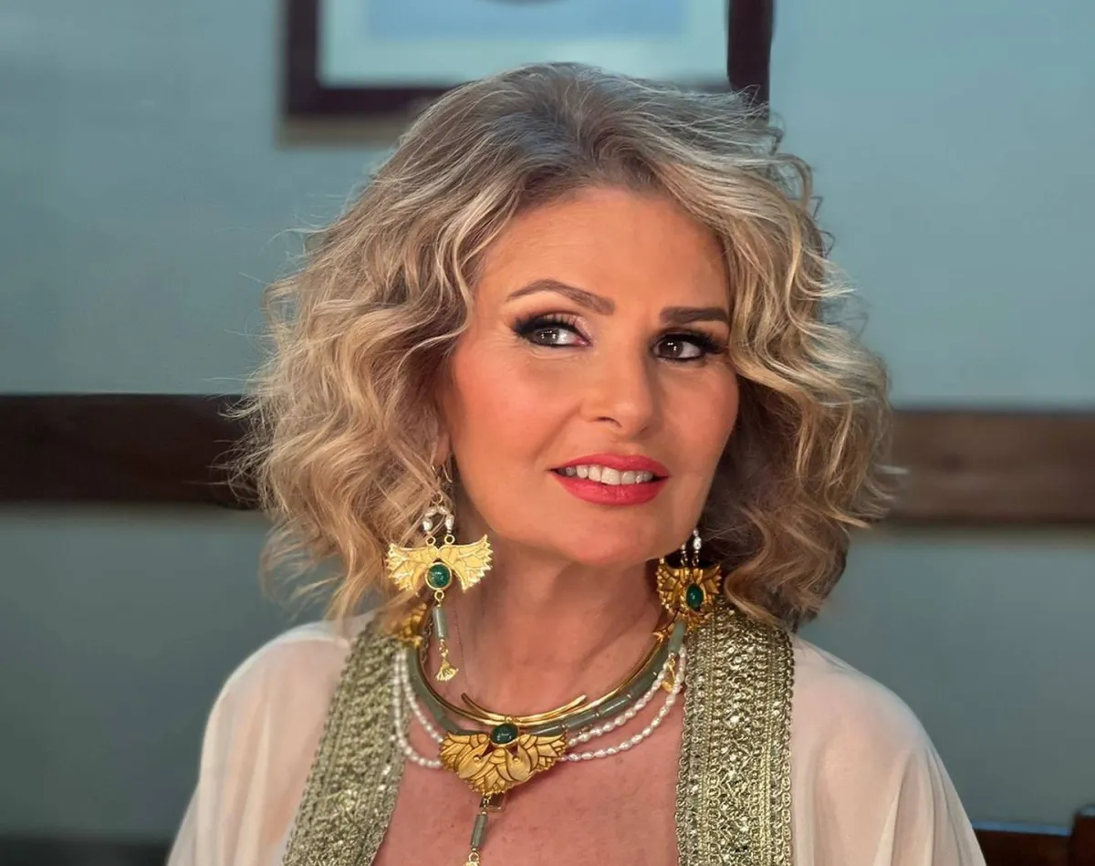 الصورة من صفحة يسرا الرسمية على الفيس بوك