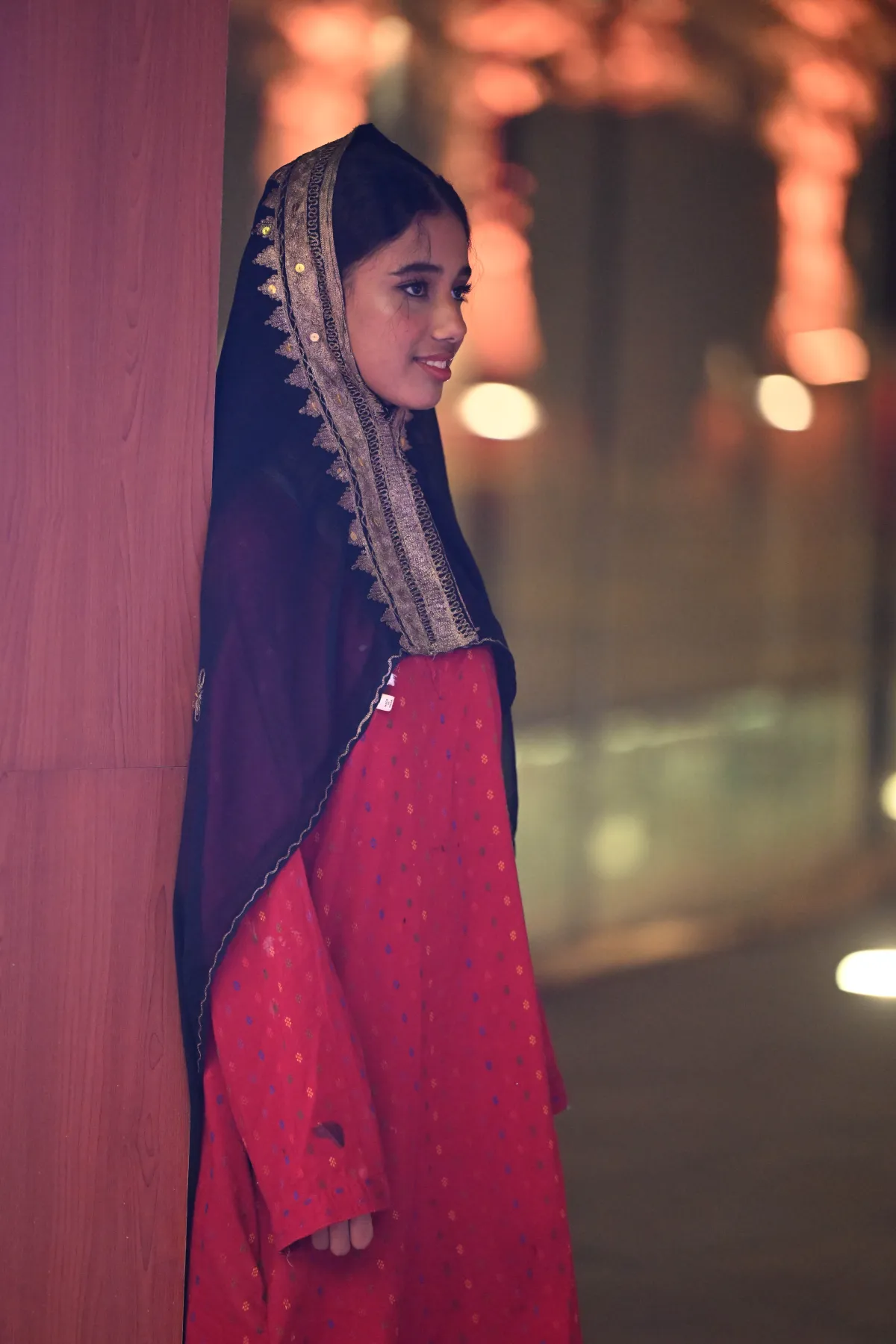 يحمل شعار "أرض ترويك"