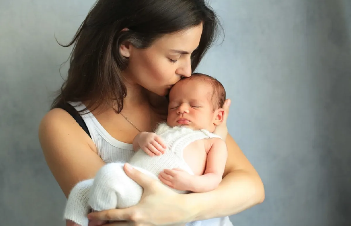 صورة لأم ورضيعها