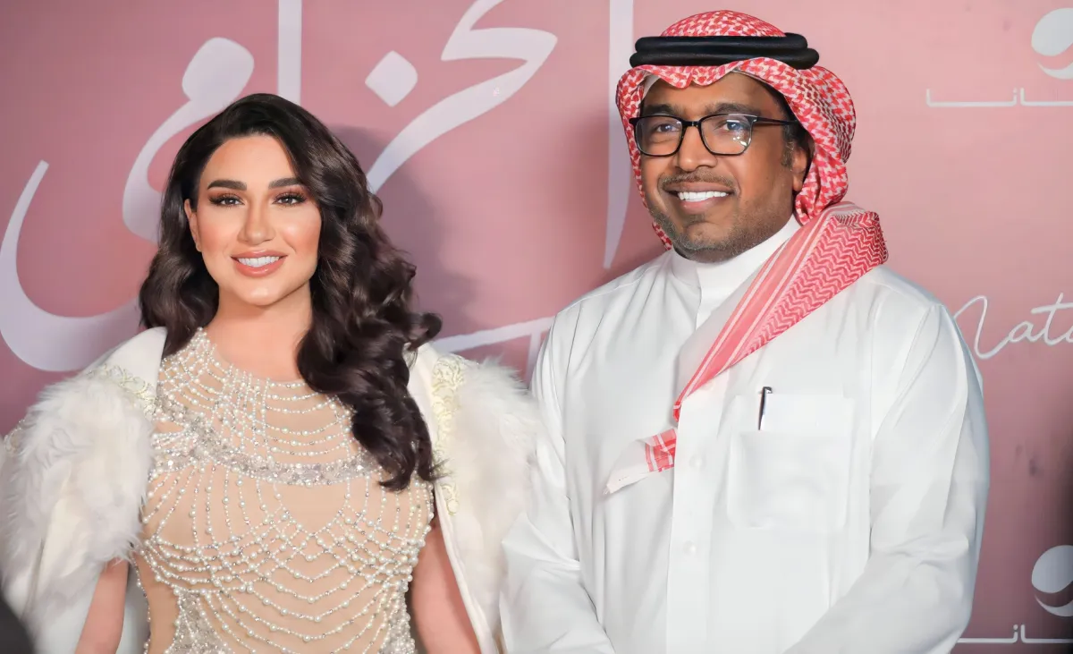 ناتاشا ومدير اعمالها ذياب متعب -الصورة من المركز الاعلامي  ل روتانا
