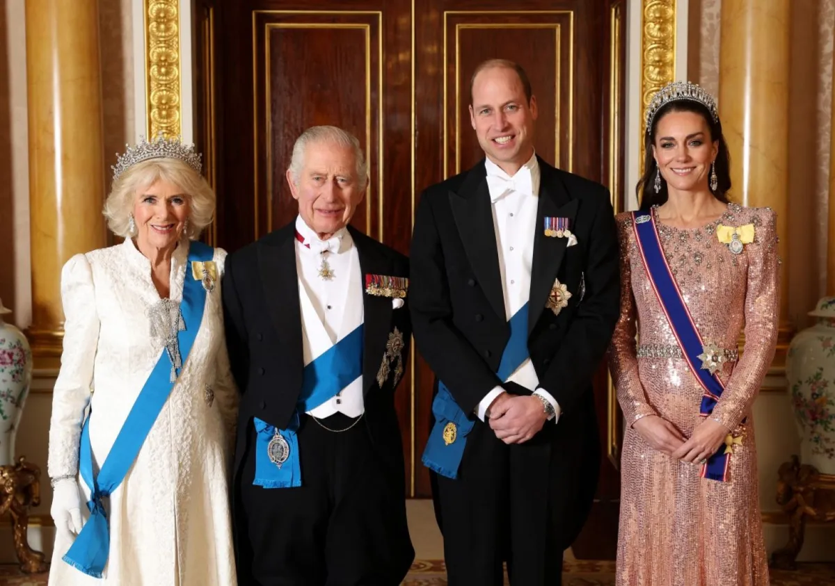 من اليسار الملكة كاميلا، الملك تشارلز، الأمير ويليام، وكيت ميدلتون (Queen Camilla, King Charles, Prince William,and Catherine, Princess of Wales). مصدر الصورة: Chris Jackson / POOL / AFP
