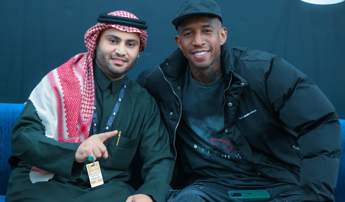  تاليسكا بعد ان وقع  العقد