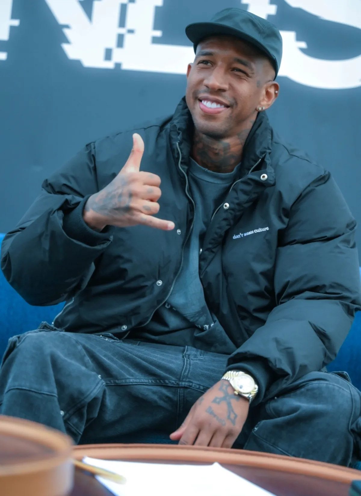  تاليسكا بعد ان وقع  العقد