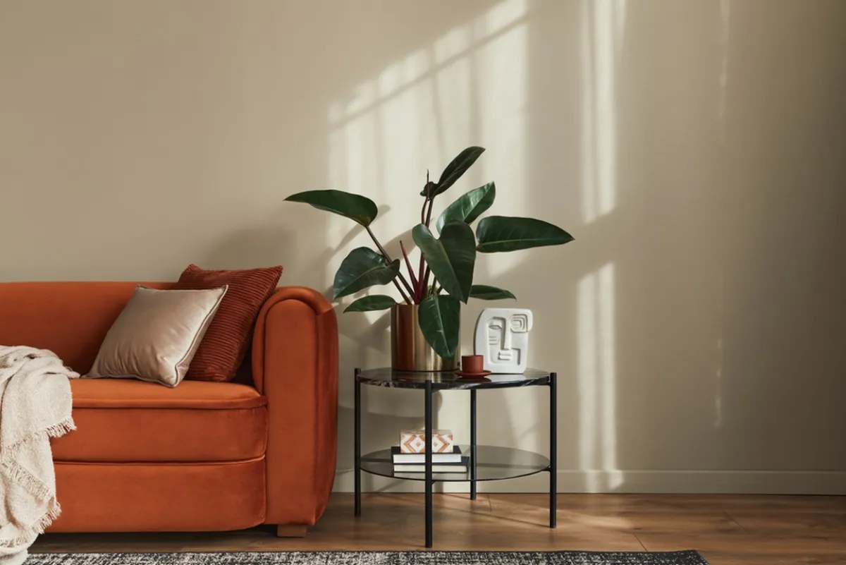 هناك نصائح لتزيين سطح الطاولة الجانبية