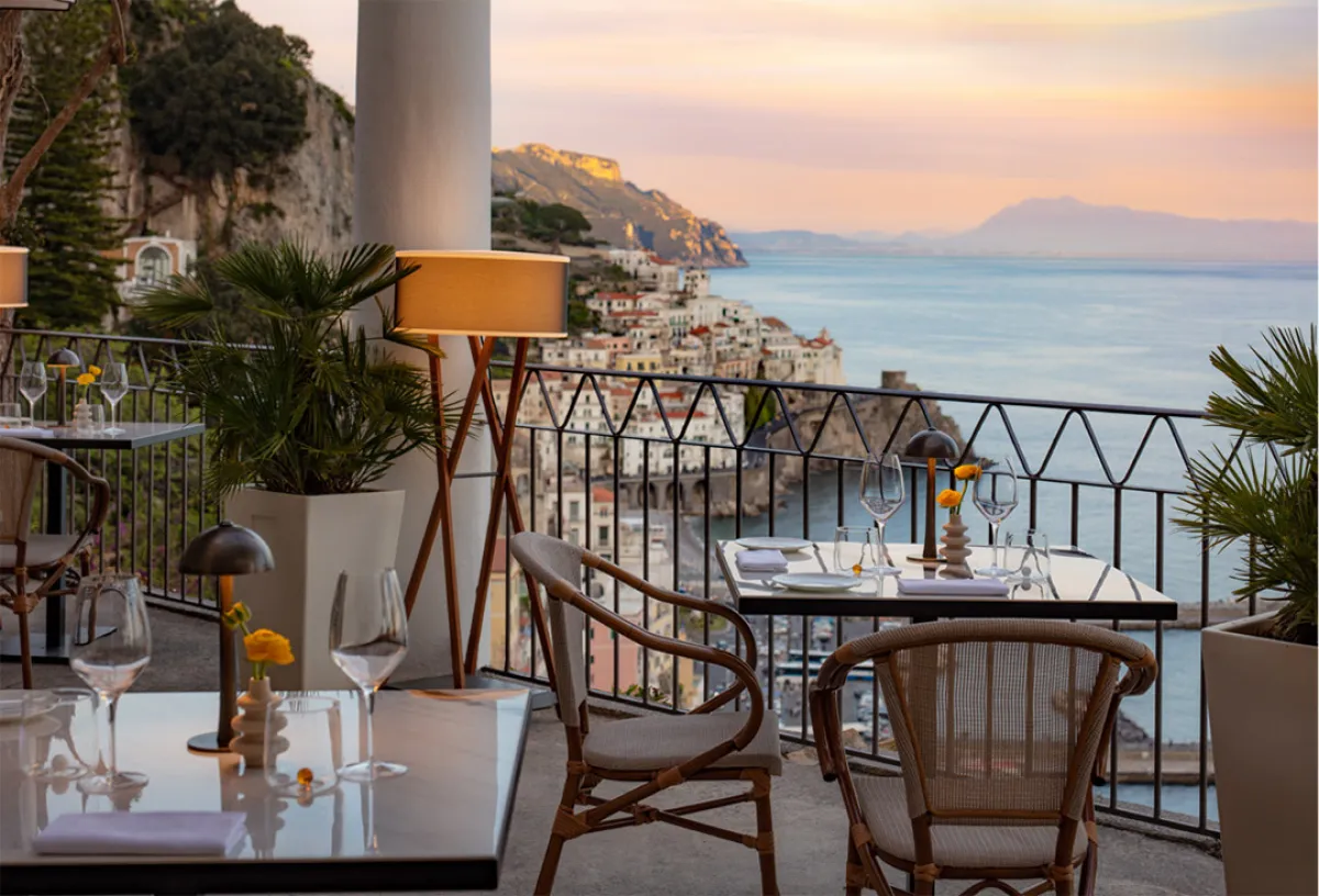 الاستمتاع بين ربوع مطاعم فريدة وسط إطلالات بانورامية على البحر الأبيض المتوسط 