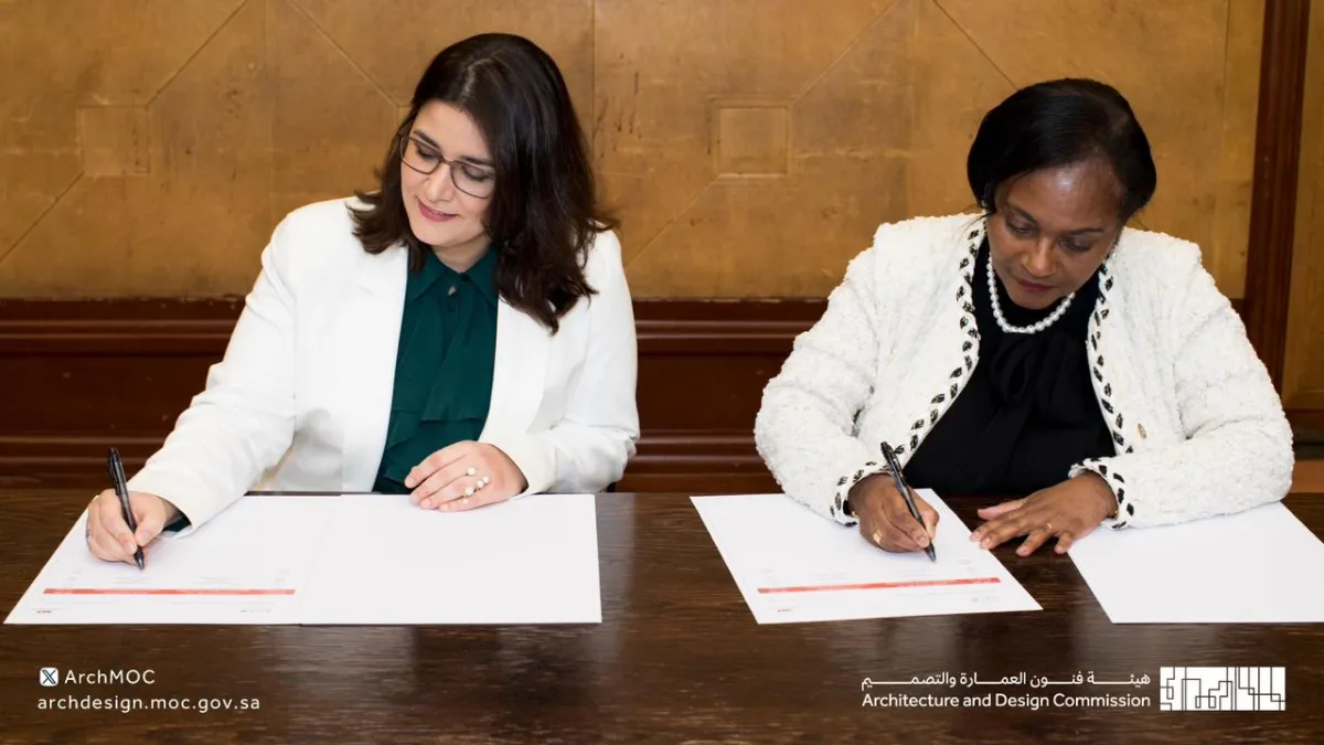 توقيع مذكرة التفاهم بيم هيئة فنون العمارة والتصميم والمعهد الملكي للمعماريين البريطانيين- المصدر حساب هيئة فنون العمارة بمنصة إكس