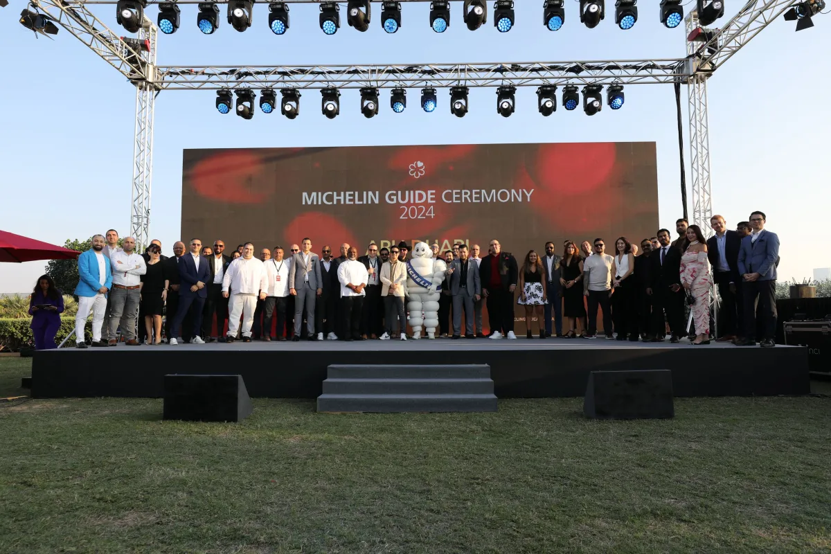 صورة جماعية للطهاة في المطاعم المشاركة