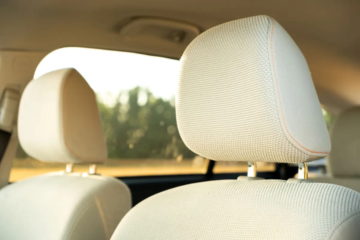 مساند الرأس في السيارة