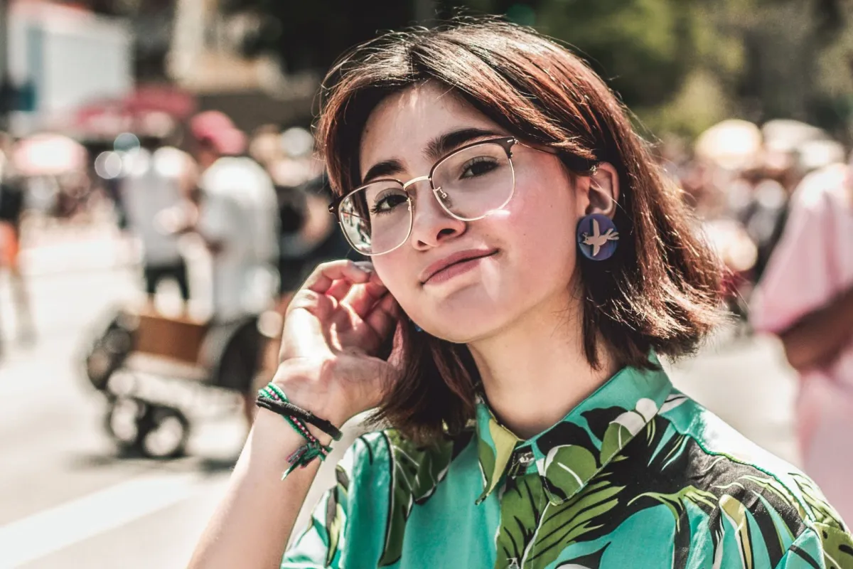 صفات المرأة القرية