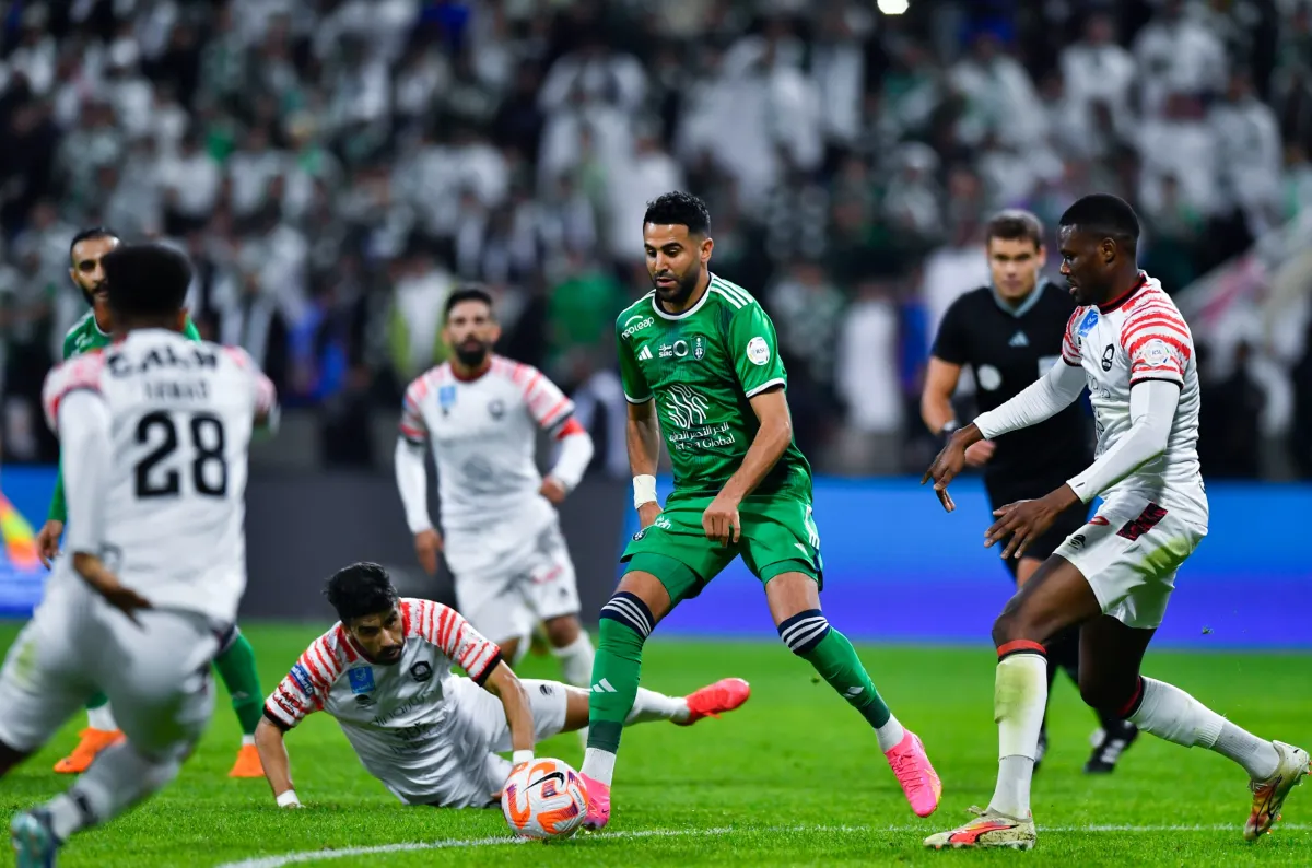 من مباراة الأهلي والرائد