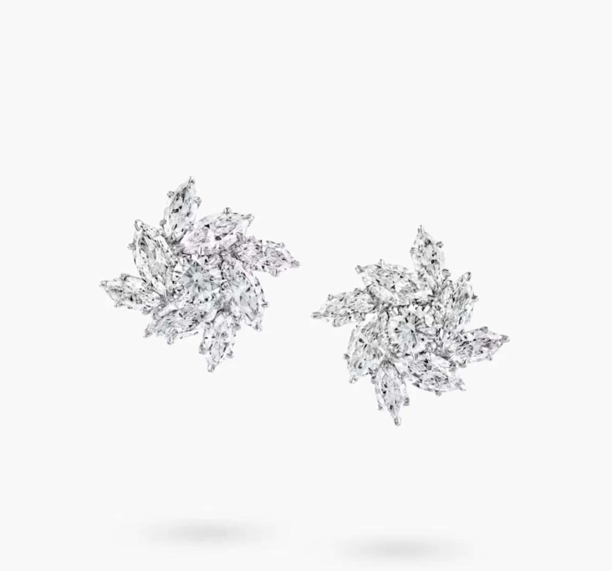 أقراط Pirouette Diamond من هاري وينستون Harry Winston 