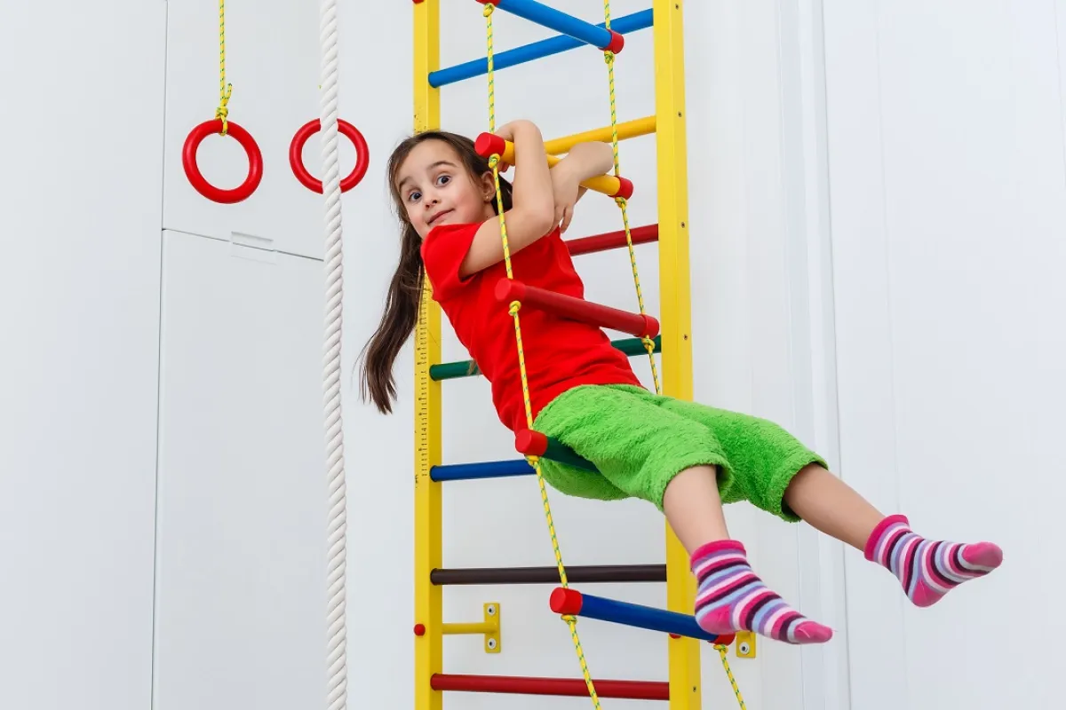 طفلة في كامل حيوتها ونشاطها