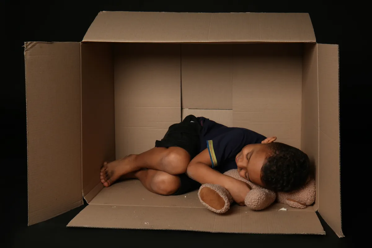 صورة طفل يشعر بالزعل