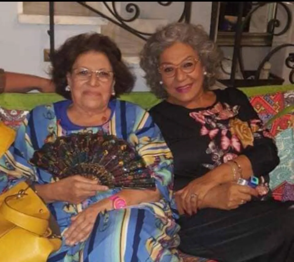 الابنة الكبرى لفريد شوقي منى وأختها المنتجة الراحلة ناهد فريد شوقي- مصدر الصورة منى فريد شوقي