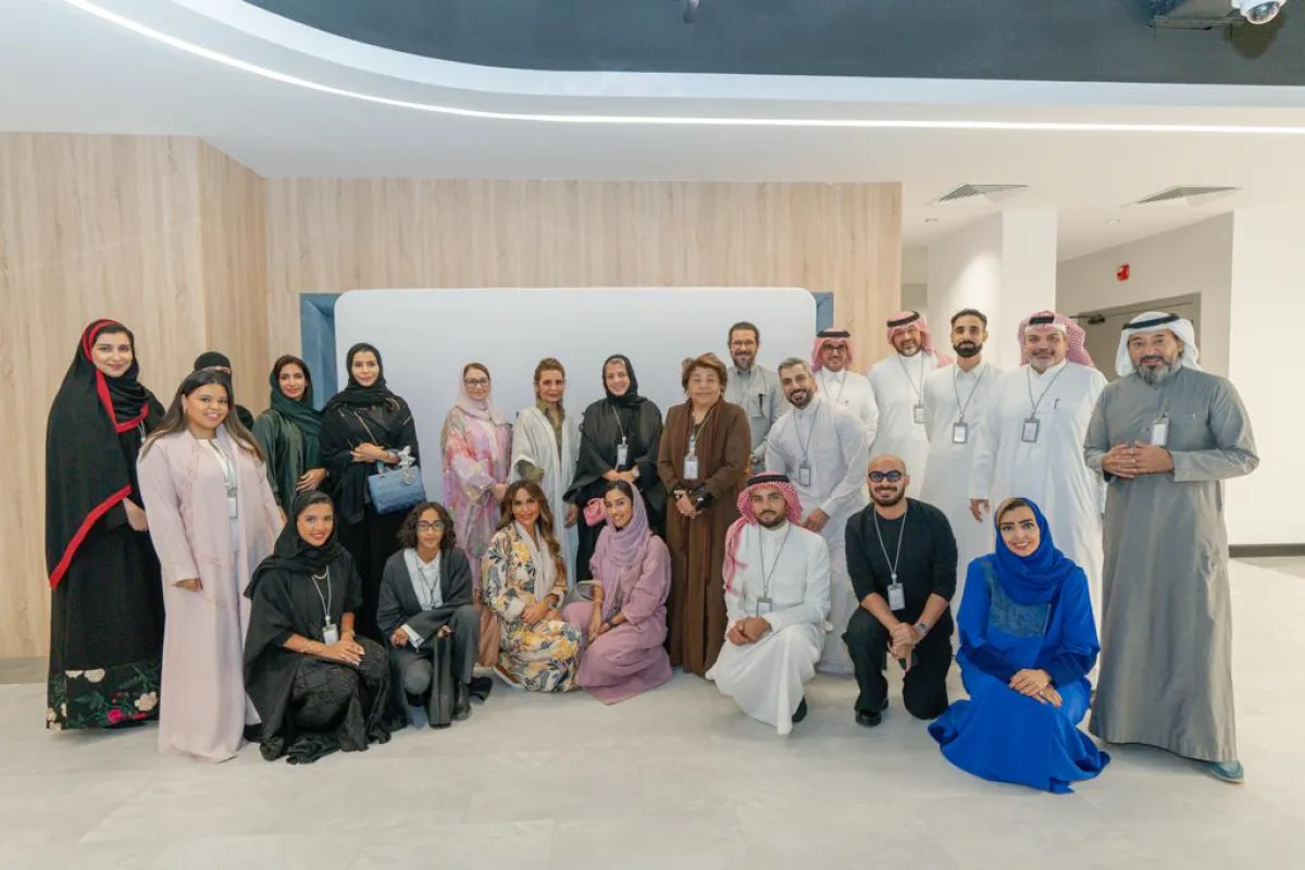 أعضاء مجلس إدارة جمعية الأزياء والأعضاء المؤسسون - الصورة من قبل جمعية الأزياء