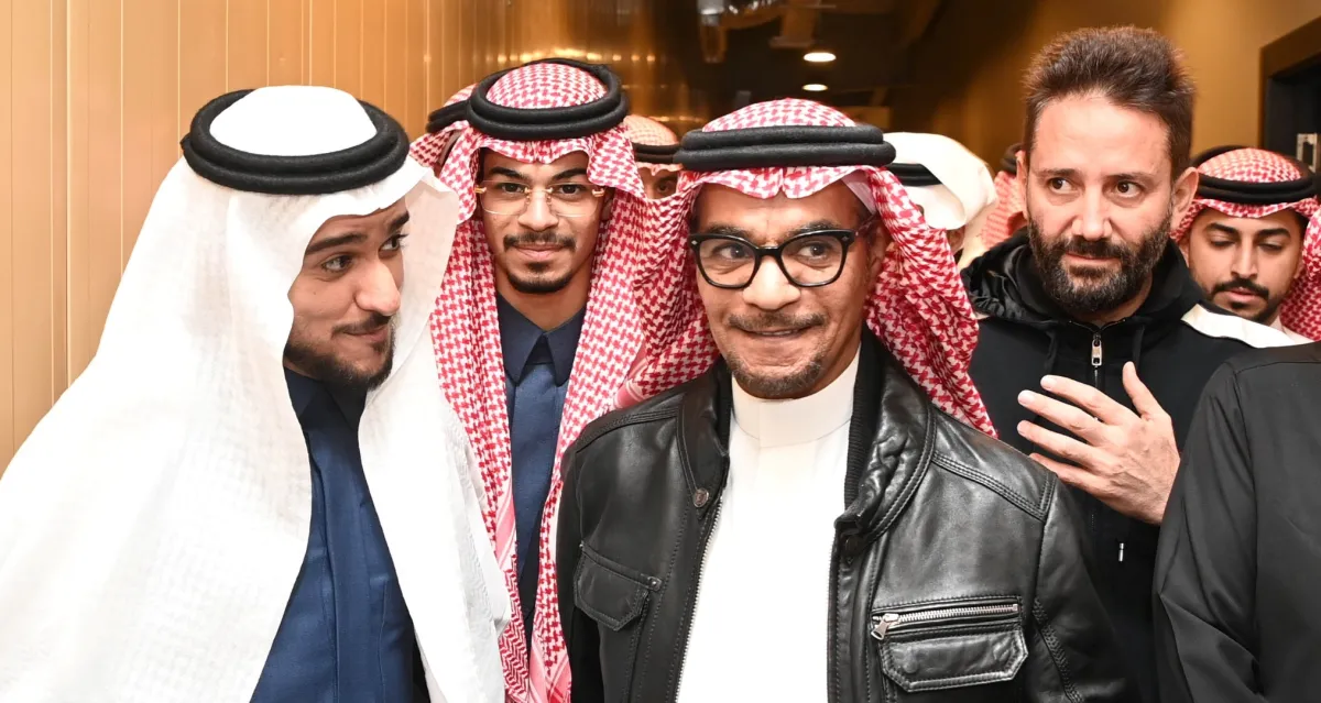 رابح صقر وعايض قبل بدء الحفل