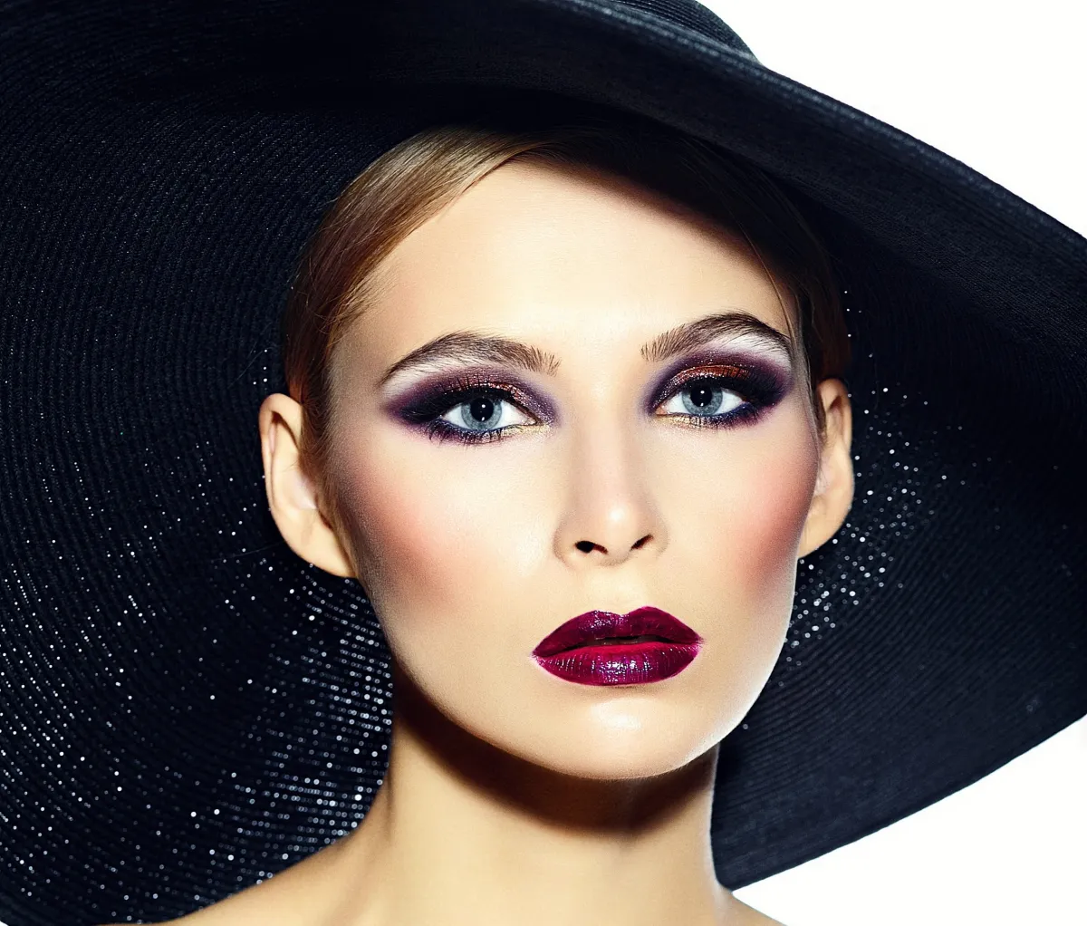 أفكار مكياج ملفت في حفلة رأس السنة