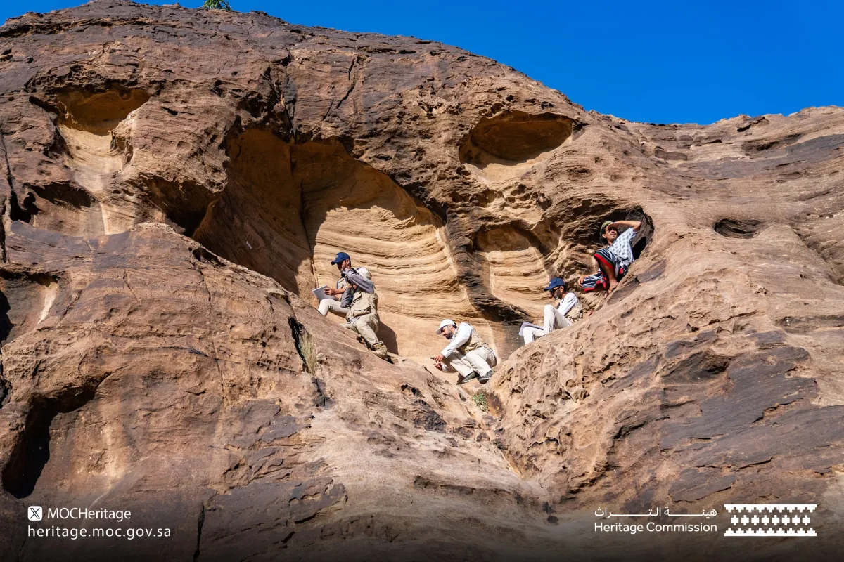 توثيق 19 ملجأً صخرياً ضمت مجموعة من الفنون الصخرية- الصورة من حساب هيئة التراث بمنصة إكس