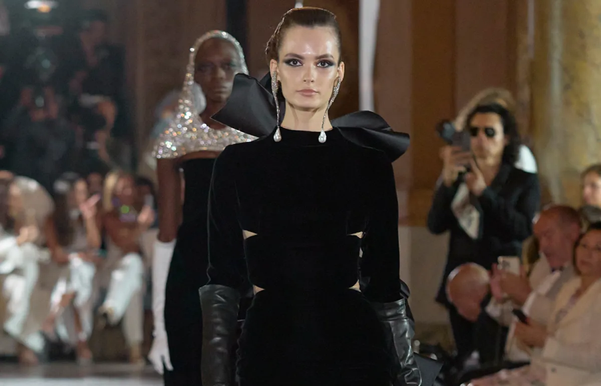 مهيرة عبد العزيز بأقراط ألماس مُتدلية- تصوير ندى محسن خاص سيدتي