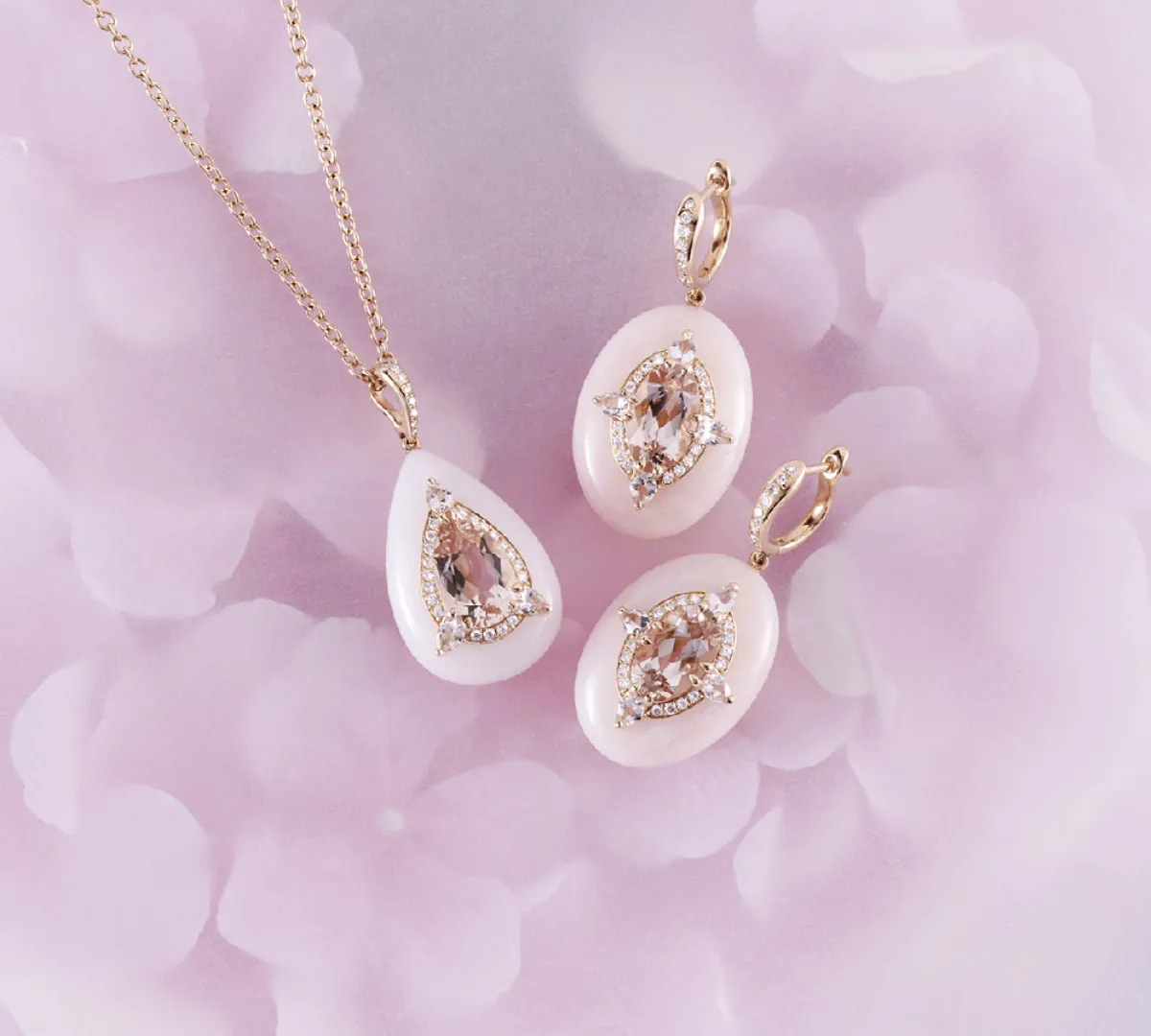 قلادة وأقراط من المورجانيت والعقيق الوردي