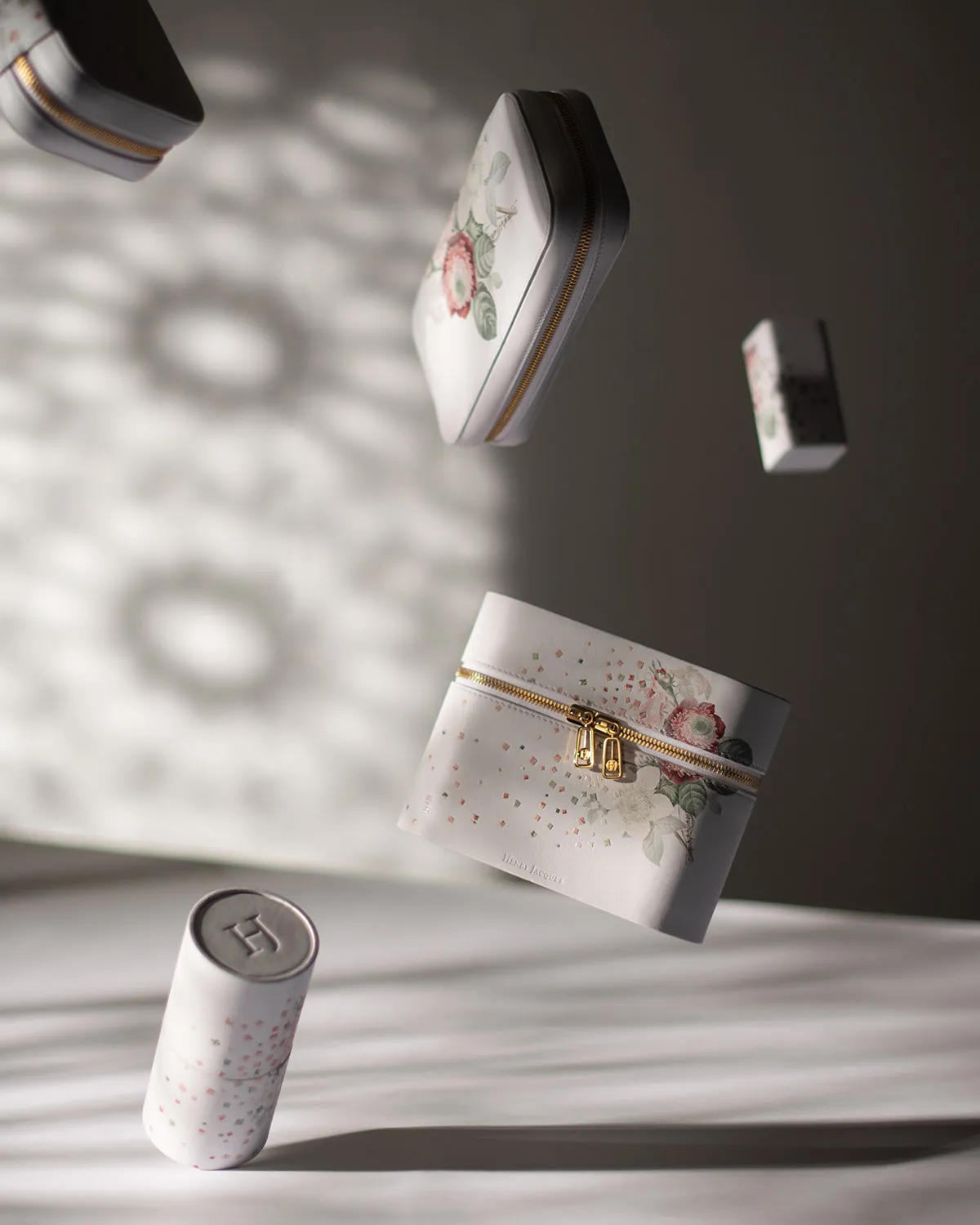 مجموعة HJ Voyage من هنري جاك  أكسسوارات للسفر مصنوعة من مواد فاخرة