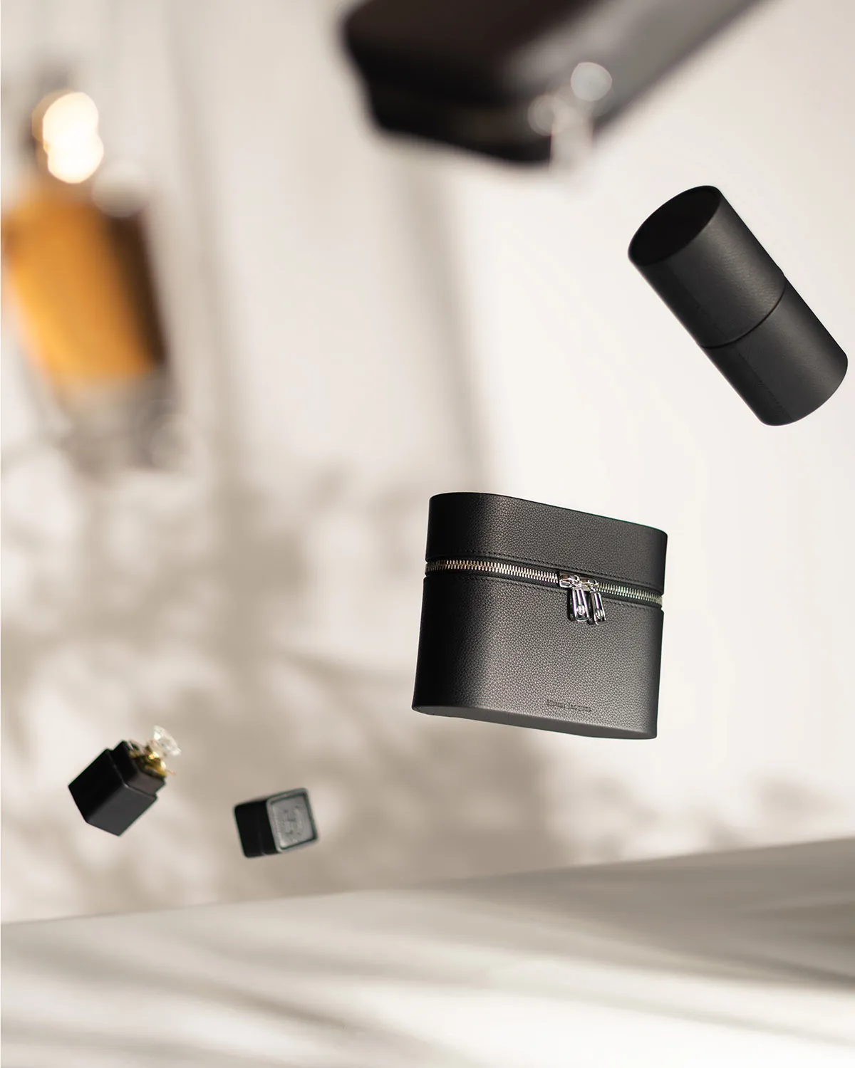 مجموعة HJ Voyage من هنري جاك  أكسسوارات للسفر مصنوعة من مواد فاخرة