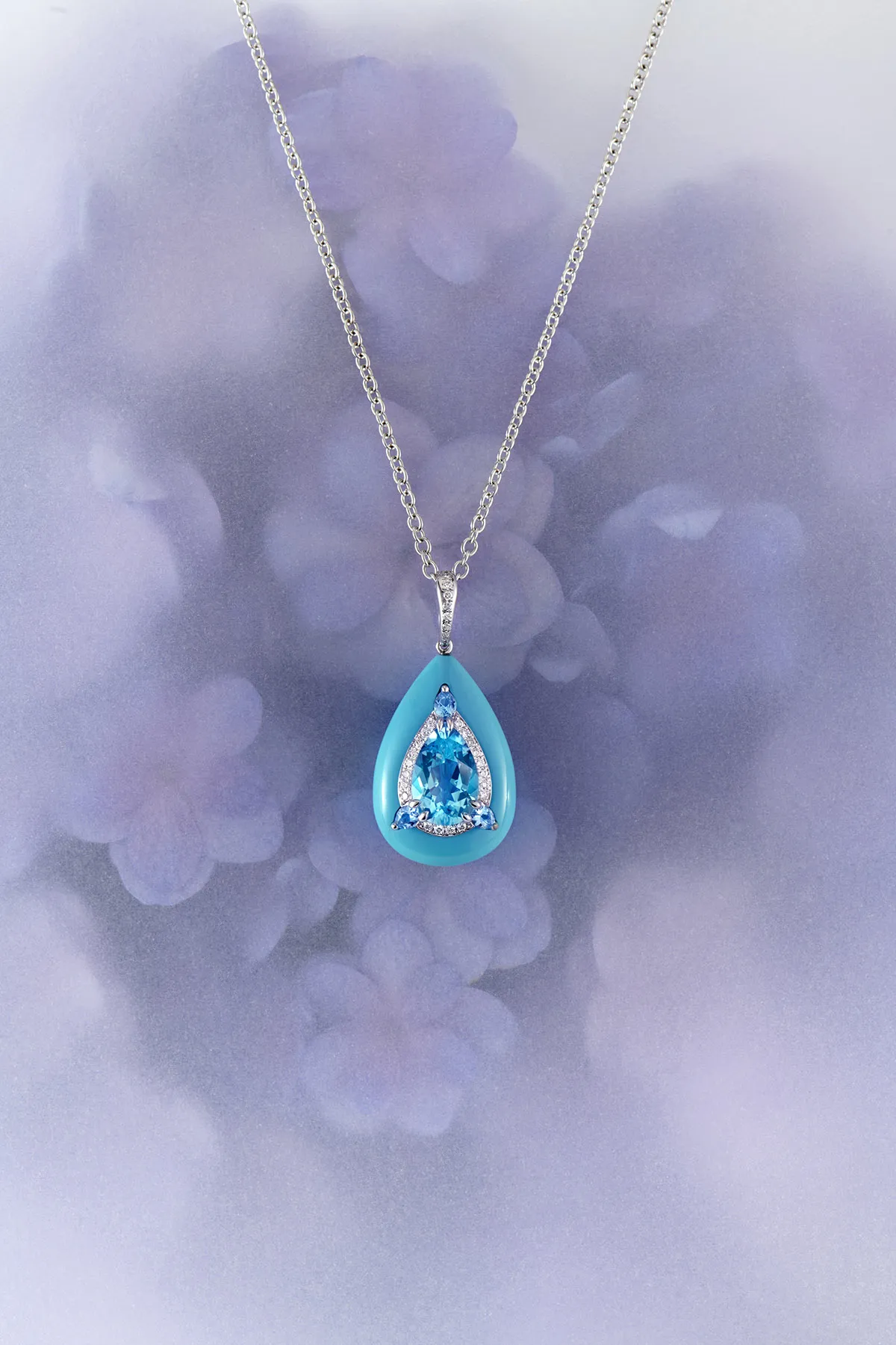 قلادة من التوباز الأزرق والفيروز