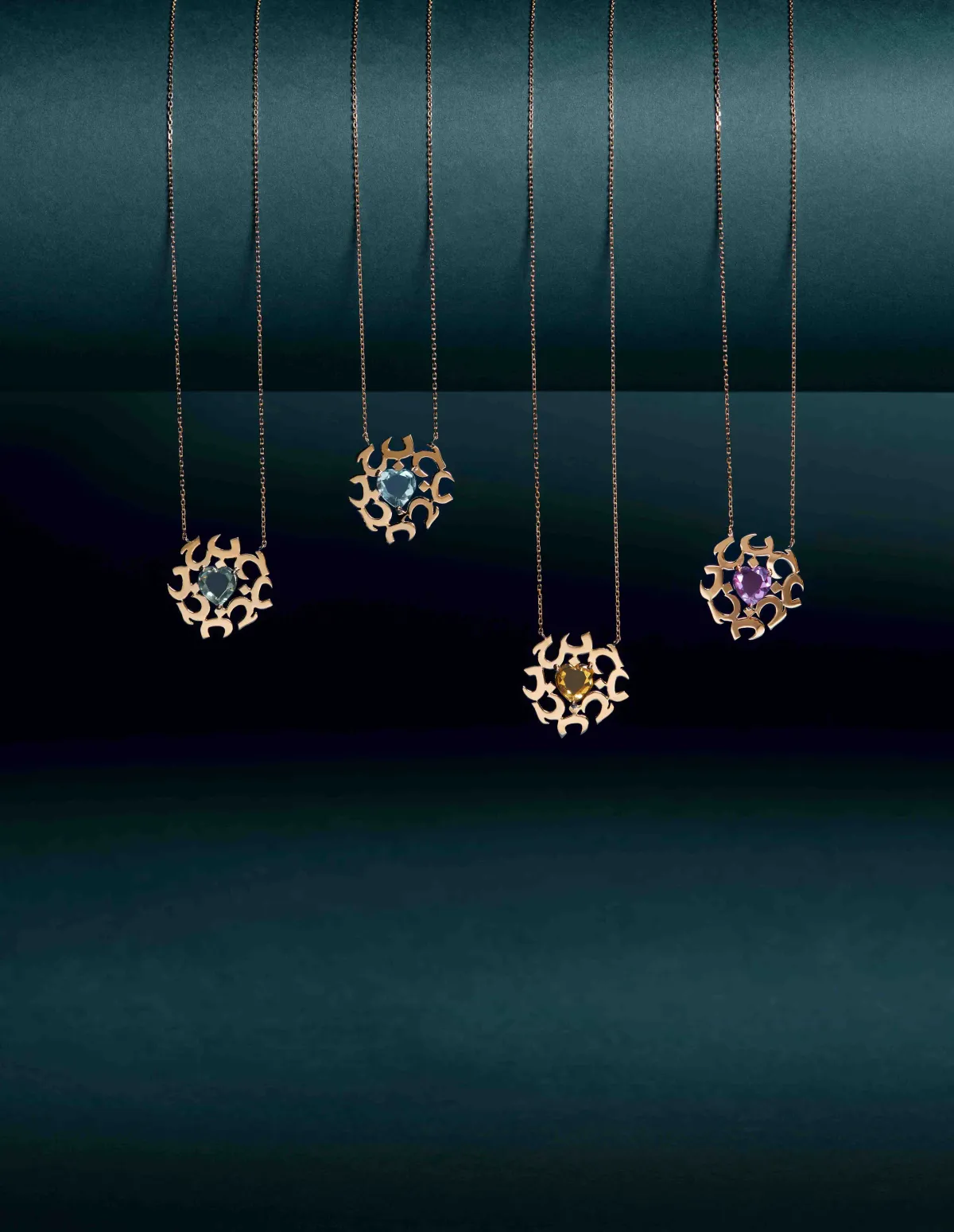 قلادة من مجوهرات بلعربي 