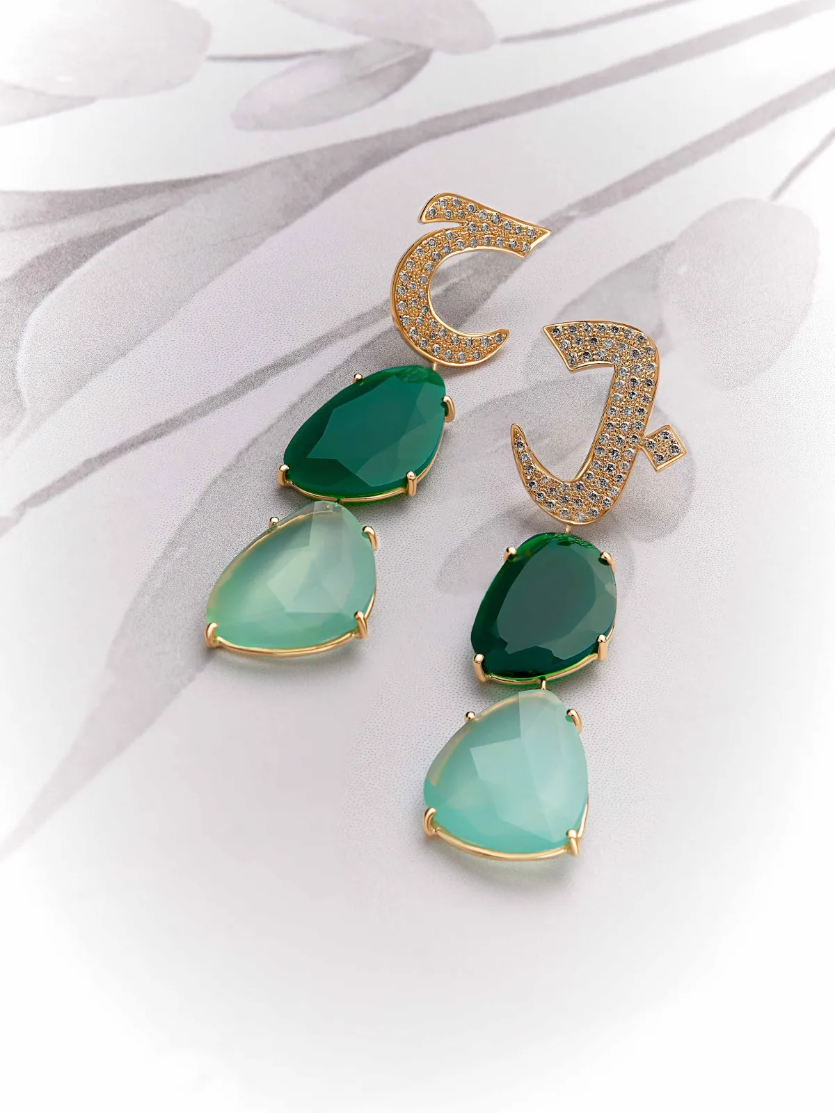 أقراط من مجوهرات بلعربي