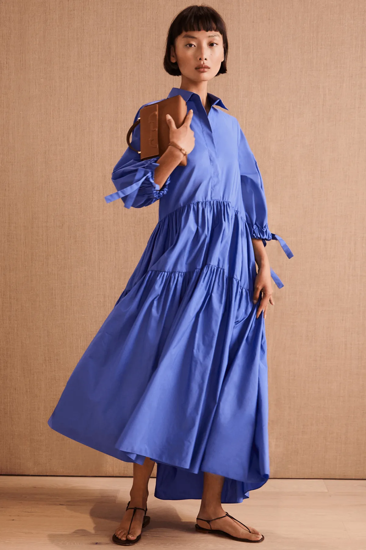 CH CAROLINA HERRERA تكشف عن مجموعة RESORT 2024