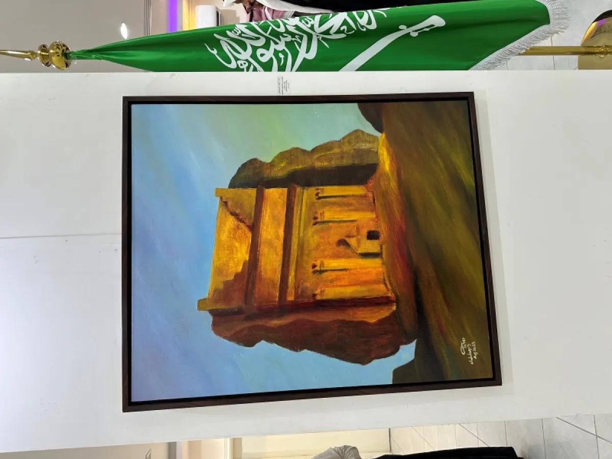 من أعمال المعرض