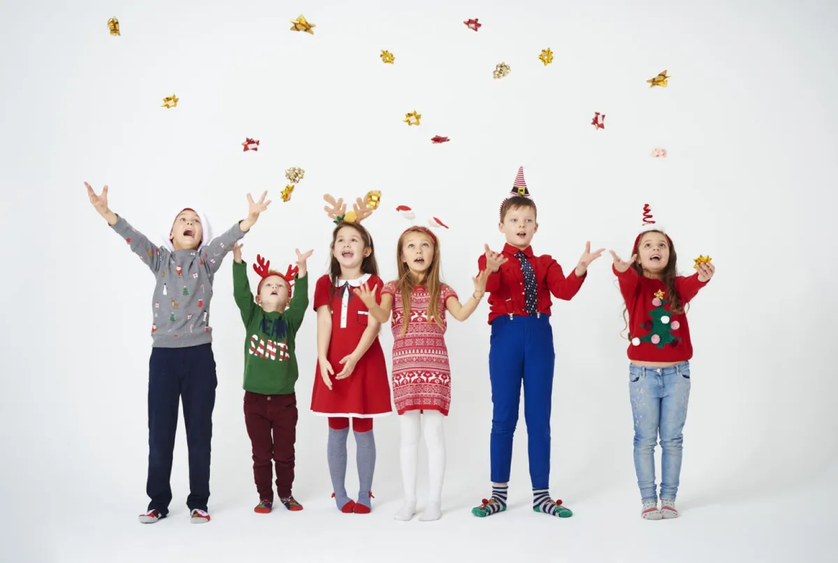 صورة أطفال يبتهجون في حفل رأس السنة 2024