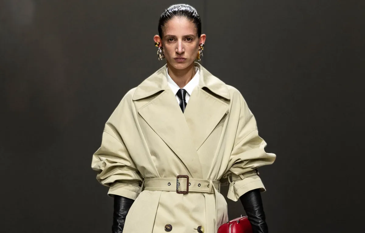 معطف من ماركة Alexander McQueen