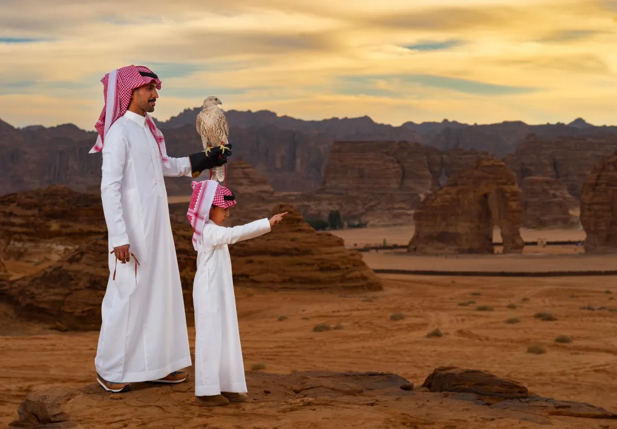 العُلا تتحول لميدان تنافس في أكبر مسابقة صقور بالعالم