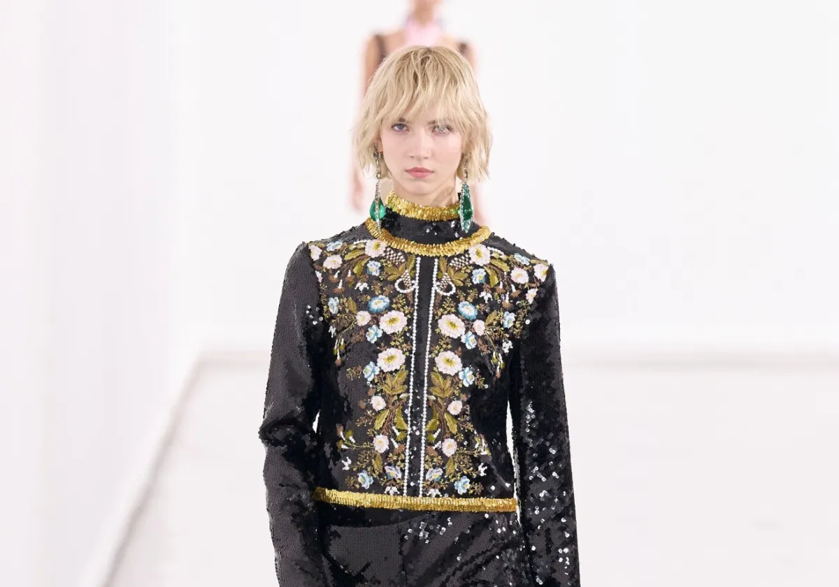 بدلة من ماركة Giambattista Valli 